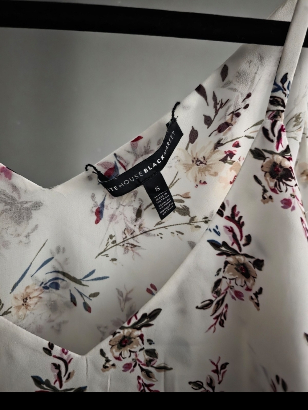 White House Black Market Floral Ivory White V-Neck Cami